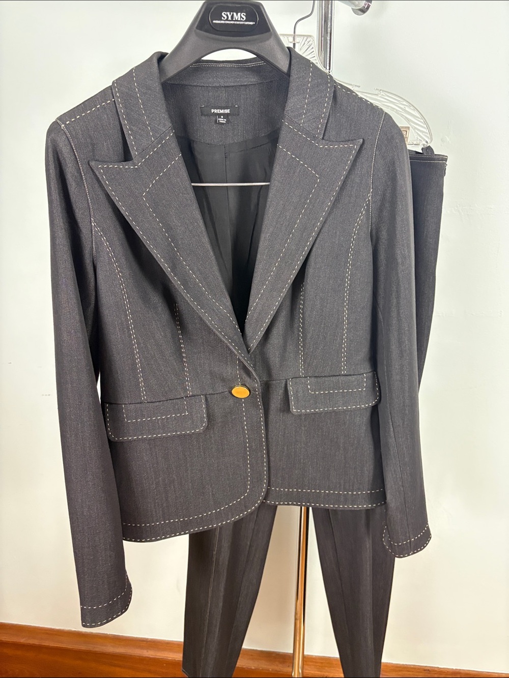 Jacket/Pant suit with over stitching